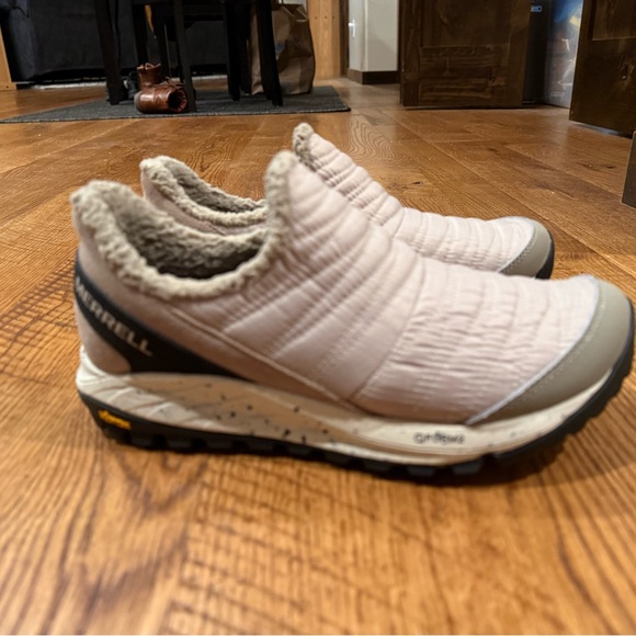 Merrell women’s  Quilted Slip-On Sneakers - Cream and Gray - Picture 2 of 10